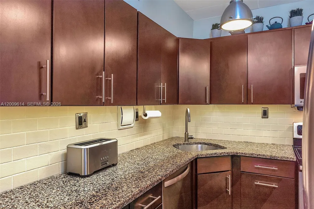 1200 West Ave #423 Miami Beach, FL 33139