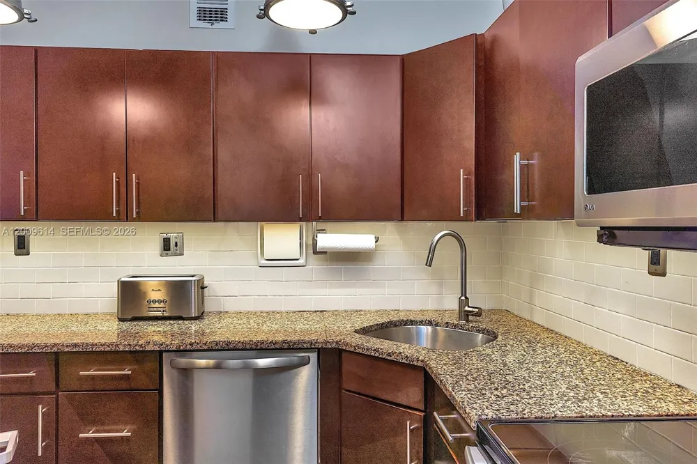 1200 West Ave #423 Miami Beach, FL 33139