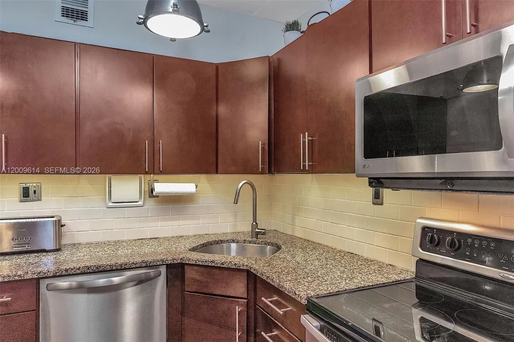 1200 West Ave #423 Miami Beach, FL 33139