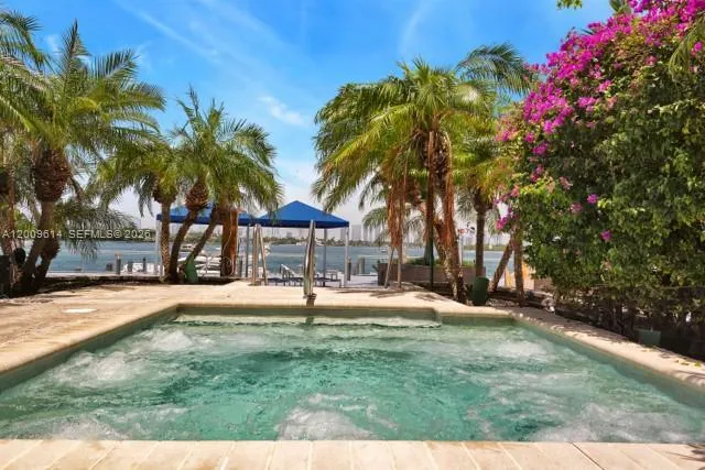 1200 West Ave #423 Miami Beach, FL 33139
