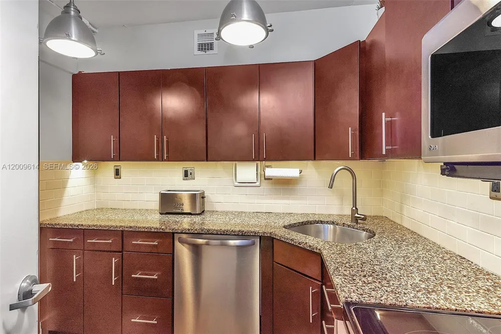 1200 West Ave #423 Miami Beach, FL 33139