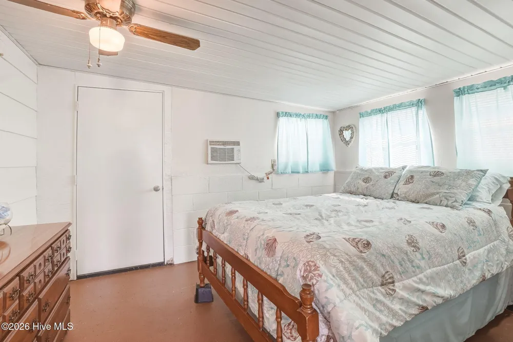 187 Mullens Drive Harkers Island, NC 28531