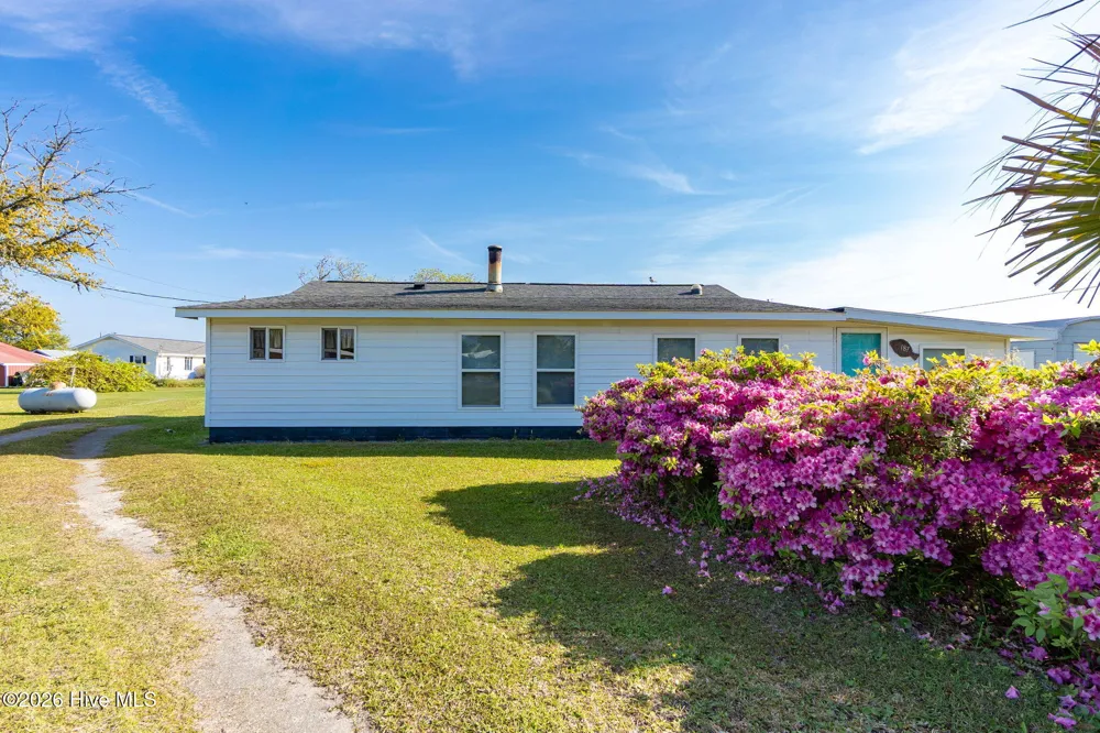 187 Mullens Drive Harkers Island, NC 28531