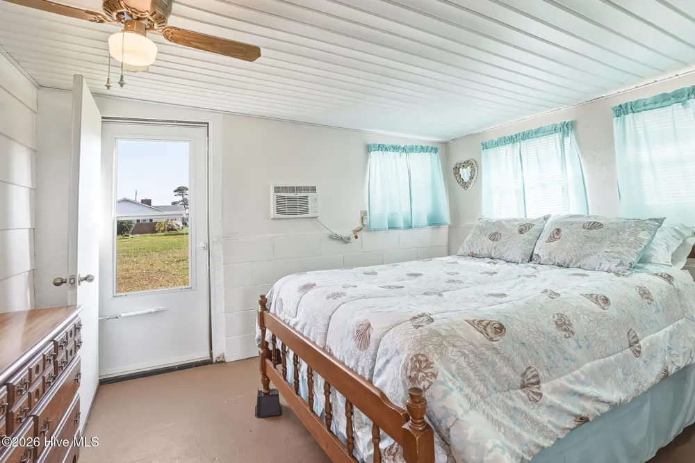 187 Mullens Drive Harkers Island, NC 28531