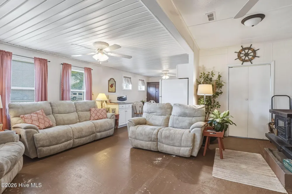 187 Mullens Drive Harkers Island, NC 28531