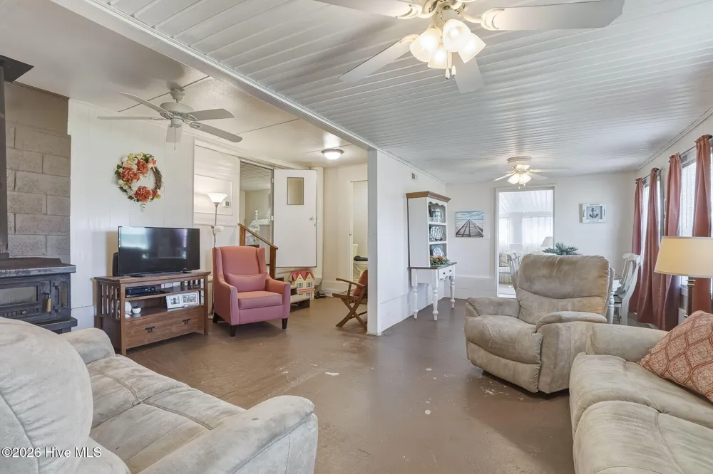 187 Mullens Drive Harkers Island, NC 28531
