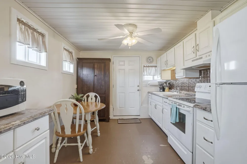 187 Mullens Drive Harkers Island, NC 28531