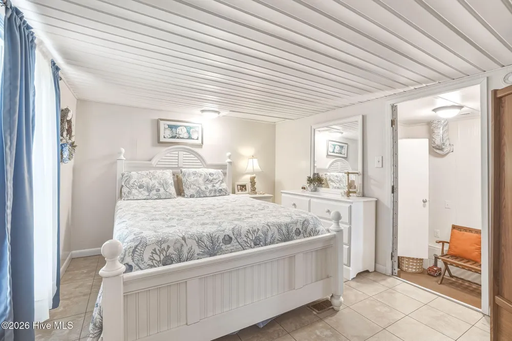 187 Mullens Drive Harkers Island, NC 28531