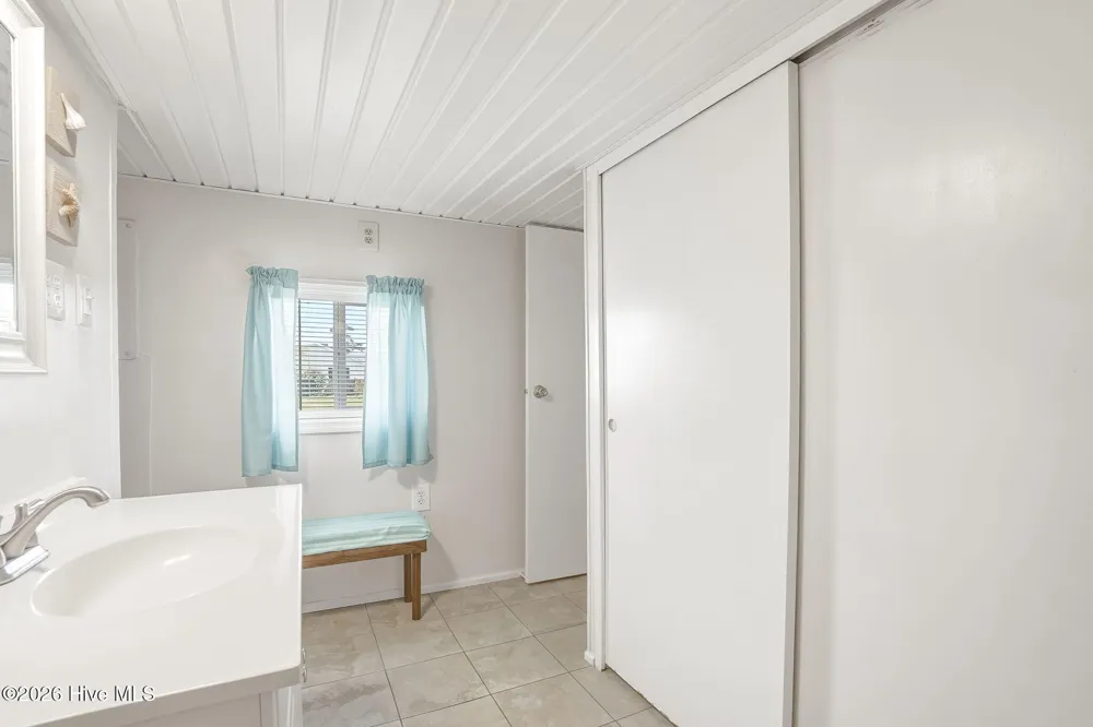 187 Mullens Drive Harkers Island, NC 28531