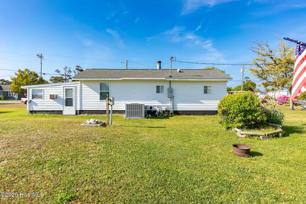 187 Mullens Drive Harkers Island, NC 28531