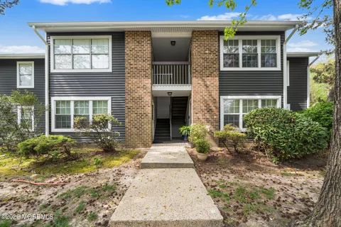 8 Lafayette Court