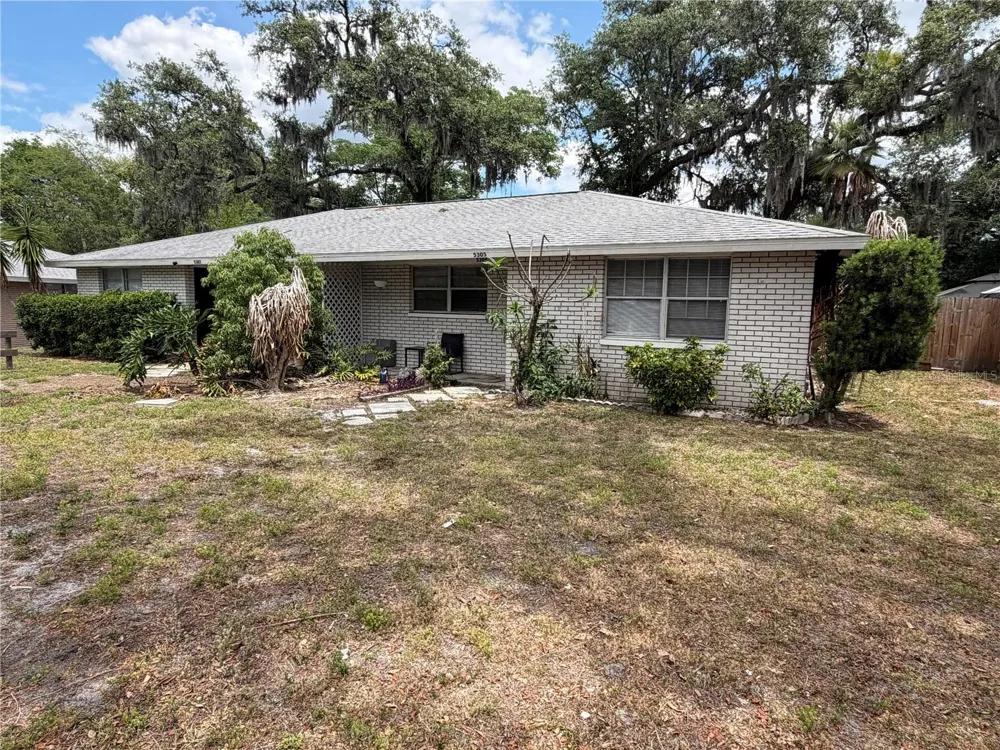 5305 OAKWOOD COURT #17 Tampa, FL 33610