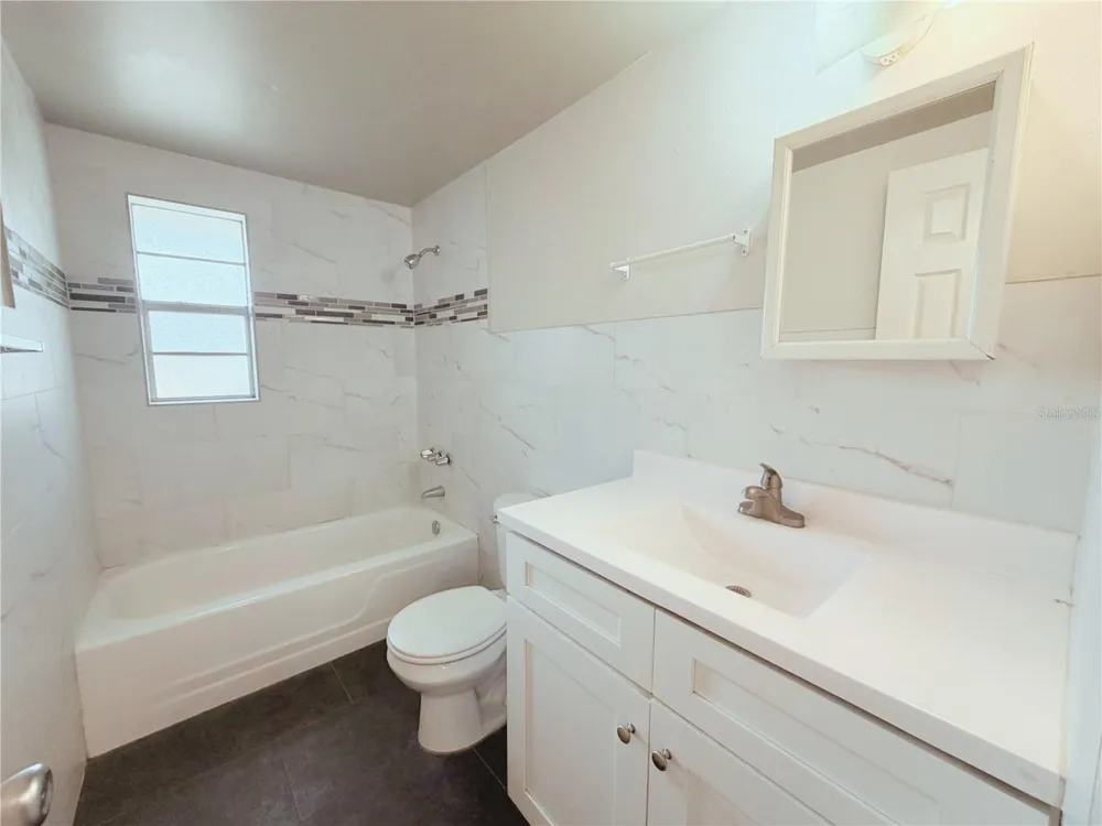 5305 OAKWOOD COURT #17 Tampa, FL 33610