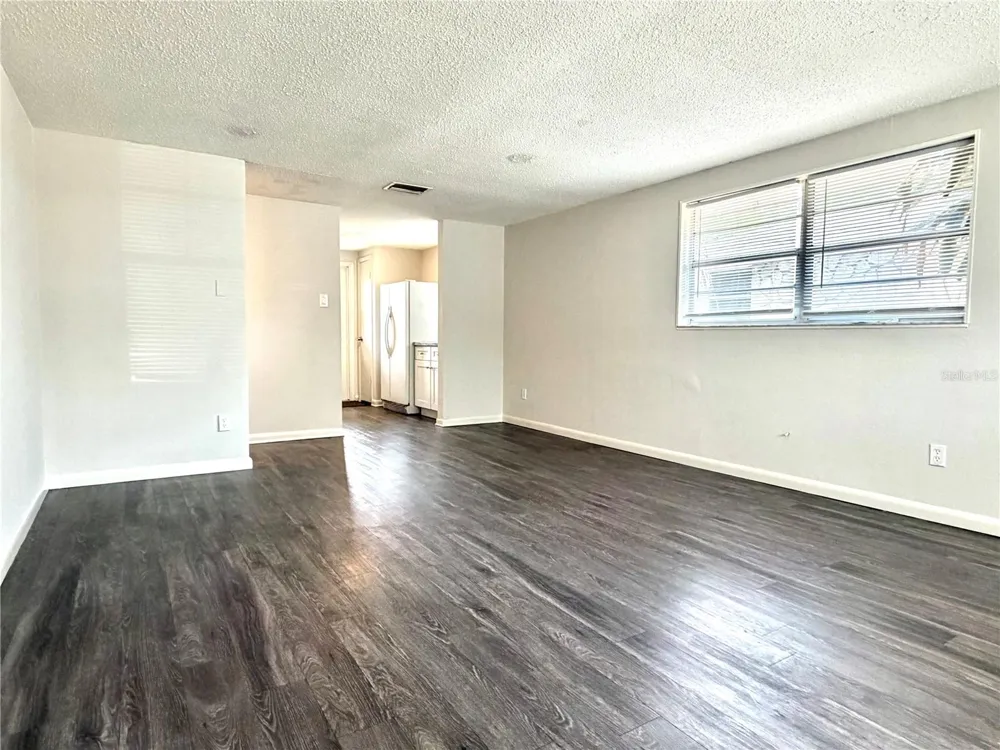 5305 OAKWOOD COURT #17 Tampa, FL 33610
