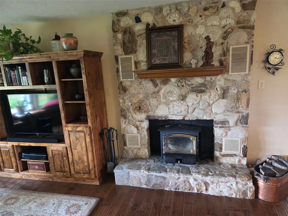 913 CR 237 Cameron, TX 76520
