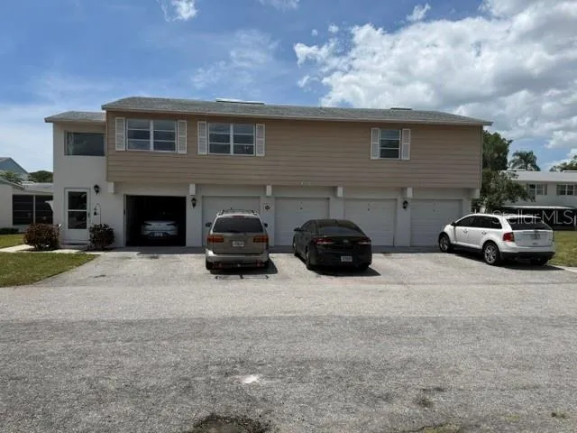 3223 38TH WAY S #F St Petersburg, FL 33711