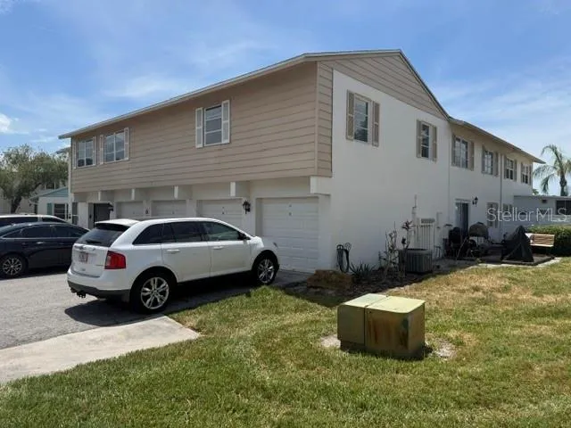 3223 38TH WAY S #F St Petersburg, FL 33711