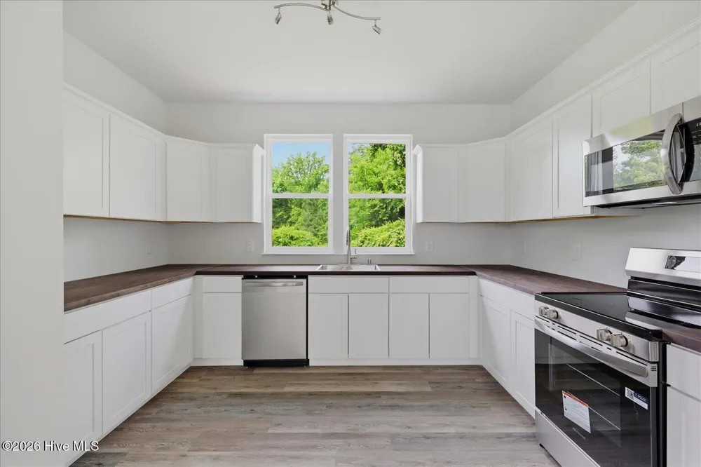 2326 Piney Green Road Midway Park, NC 28544