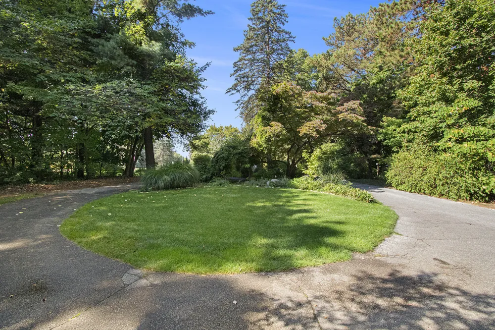2837 Washington Avenue St Joseph Charter Township, MI 49085