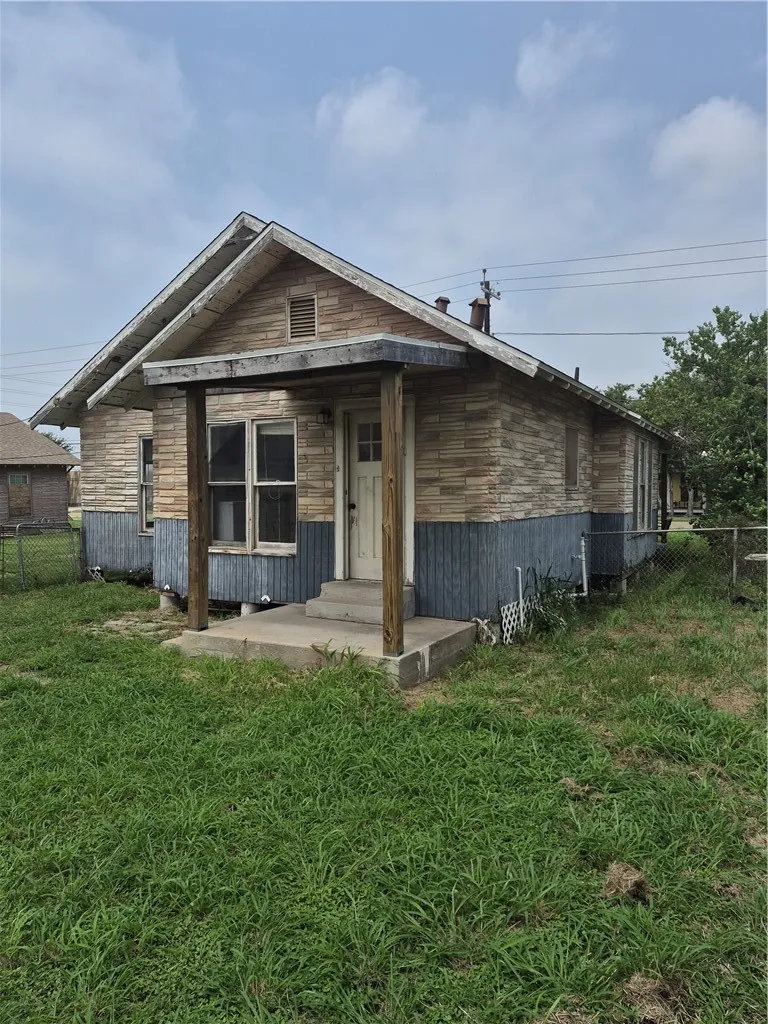 202 Gregory Street Gregory, TX 78359