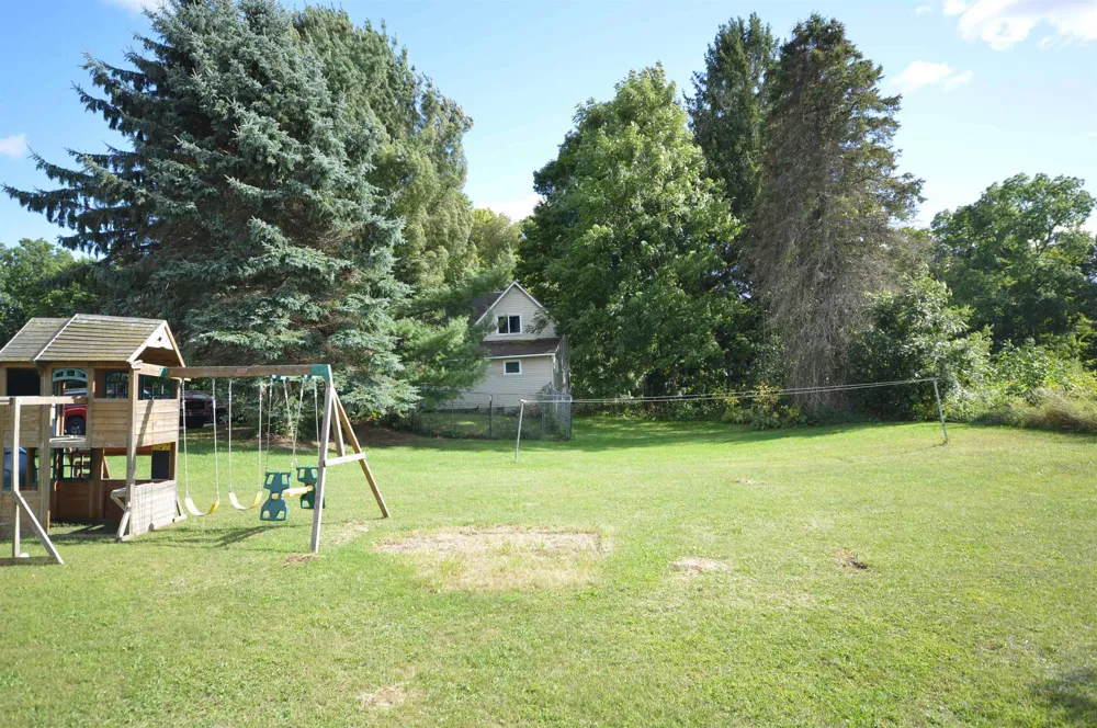 6830 Youker Road Green Lake Township, MI 49637