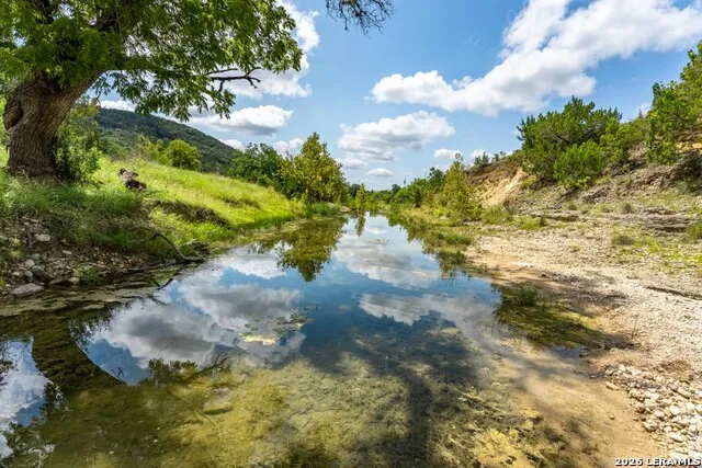 5013 Little Creek Road Utopia, TX 78884