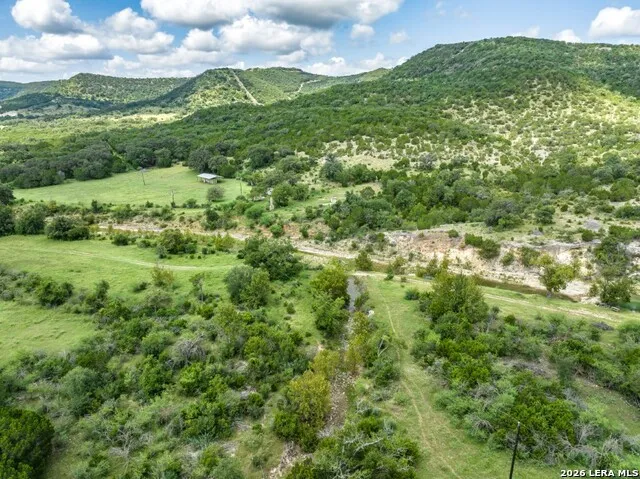5013 Little Creek Road Utopia, TX 78884