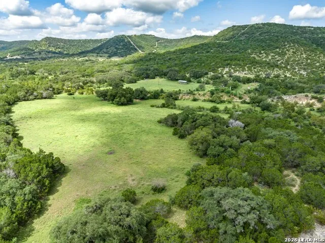 5013 Little Creek Road Utopia, TX 78884