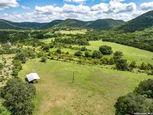 5013 Little Creek Road Utopia, TX 78884