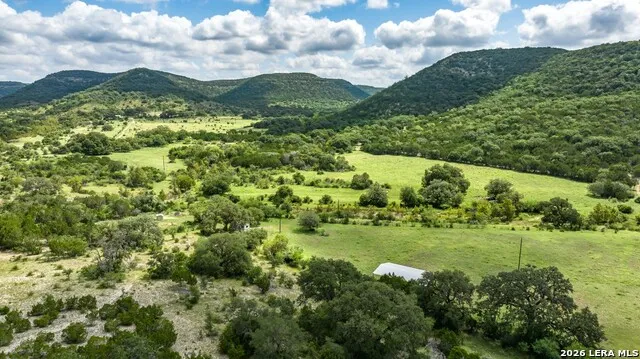 5013 Little Creek Road Utopia, TX 78884
