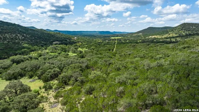 5013 Little Creek Road Utopia, TX 78884