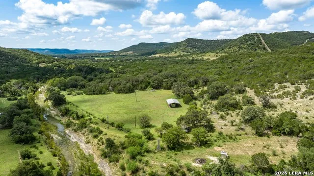 5013 Little Creek Road Utopia, TX 78884