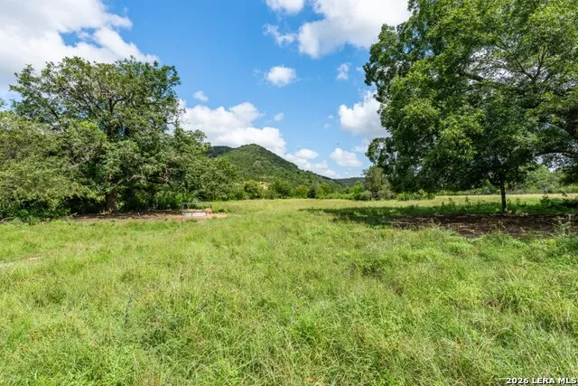5013 Little Creek Road Utopia, TX 78884