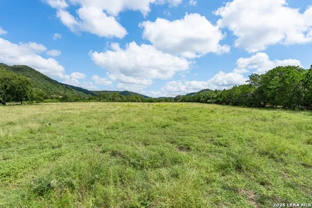 5013 Little Creek Road Utopia, TX 78884