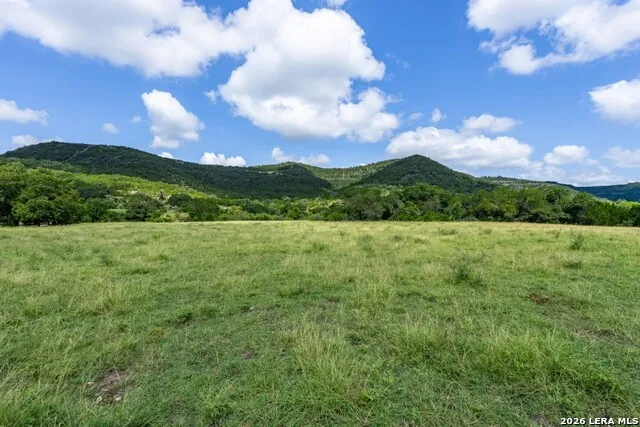 5013 Little Creek Road Utopia, TX 78884