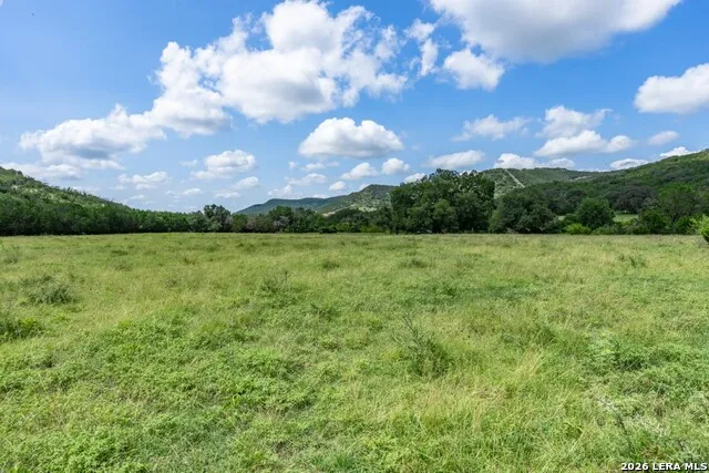5013 Little Creek Road Utopia, TX 78884