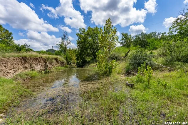 5013 Little Creek Road Utopia, TX 78884