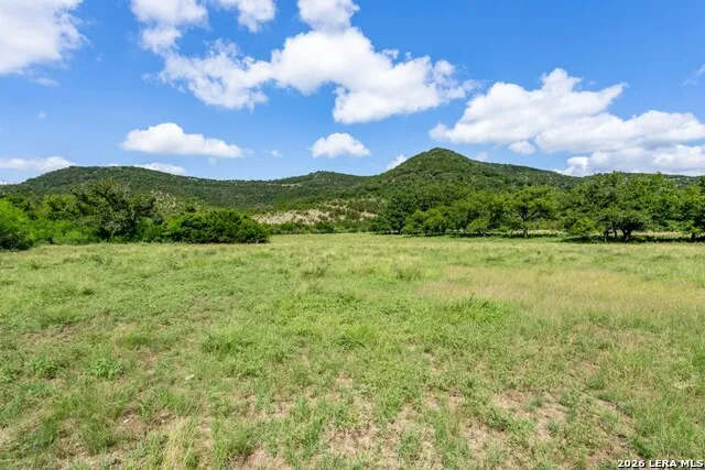 5013 Little Creek Road Utopia, TX 78884