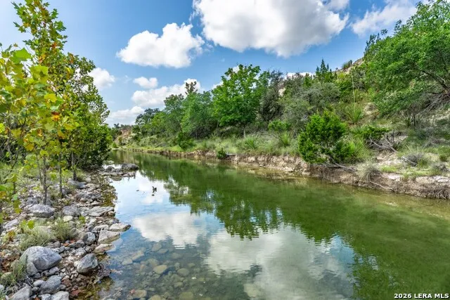 5013 Little Creek Road Utopia, TX 78884
