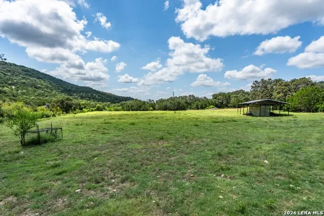 5013 Little Creek Road Utopia, TX 78884