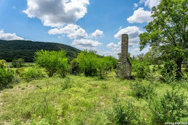 5013 Little Creek Road Utopia, TX 78884