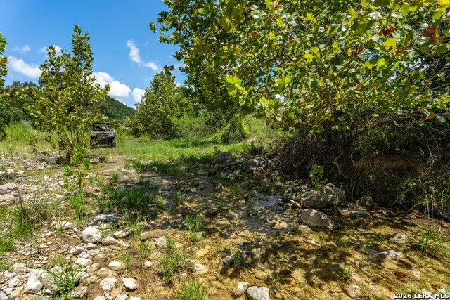 5013 Little Creek Road Utopia, TX 78884