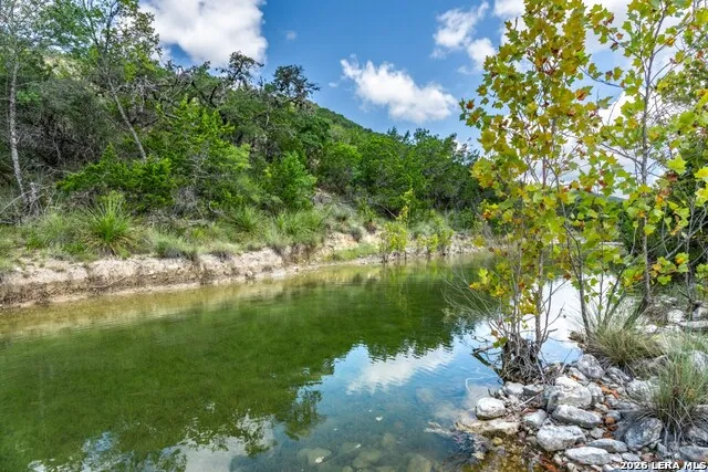 5013 Little Creek Road Utopia, TX 78884