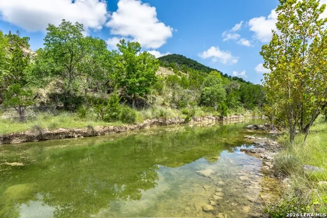 5013 Little Creek Road Utopia, TX 78884