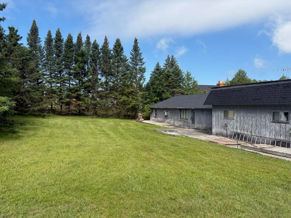 4472 Crescent Beach Road Onekama, MI 49675