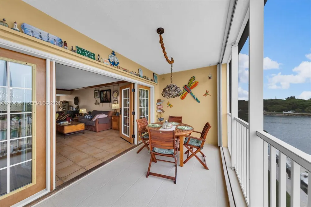 3050 NE 48th Ct #405 Lighthouse Point, FL 33064