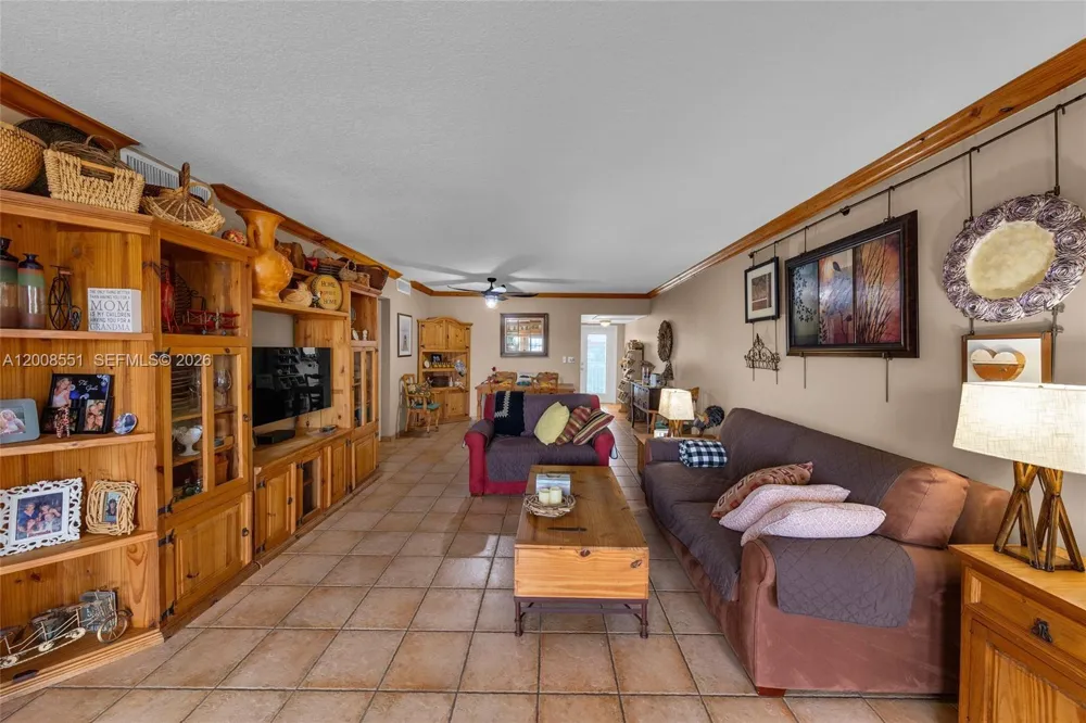 3050 NE 48th Ct #405 Lighthouse Point, FL 33064