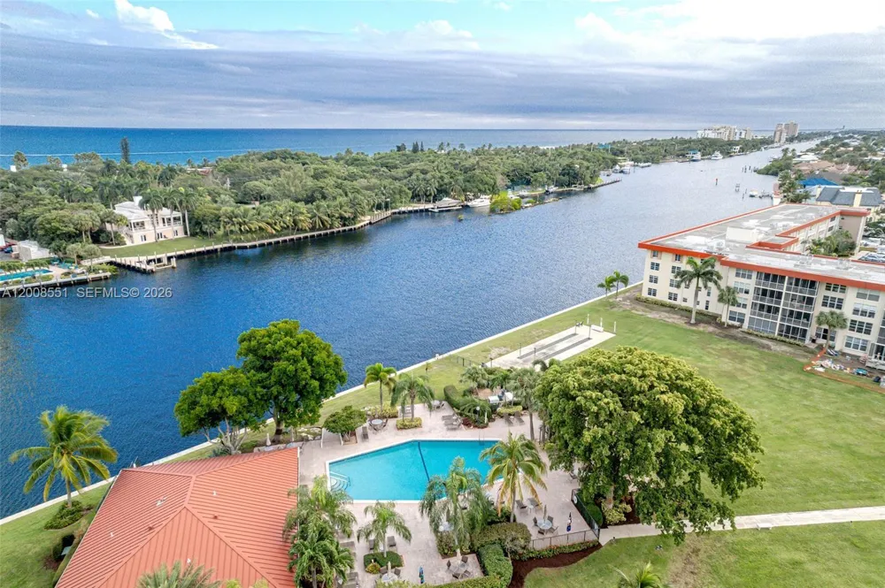 3050 NE 48th Ct #405 Lighthouse Point, FL 33064