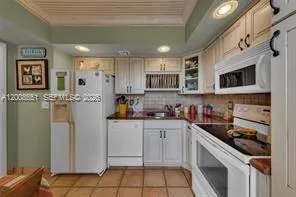 3050 NE 48th Ct #405 Lighthouse Point, FL 33064