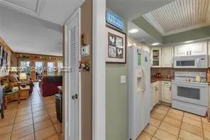 3050 NE 48th Ct #405 Lighthouse Point, FL 33064